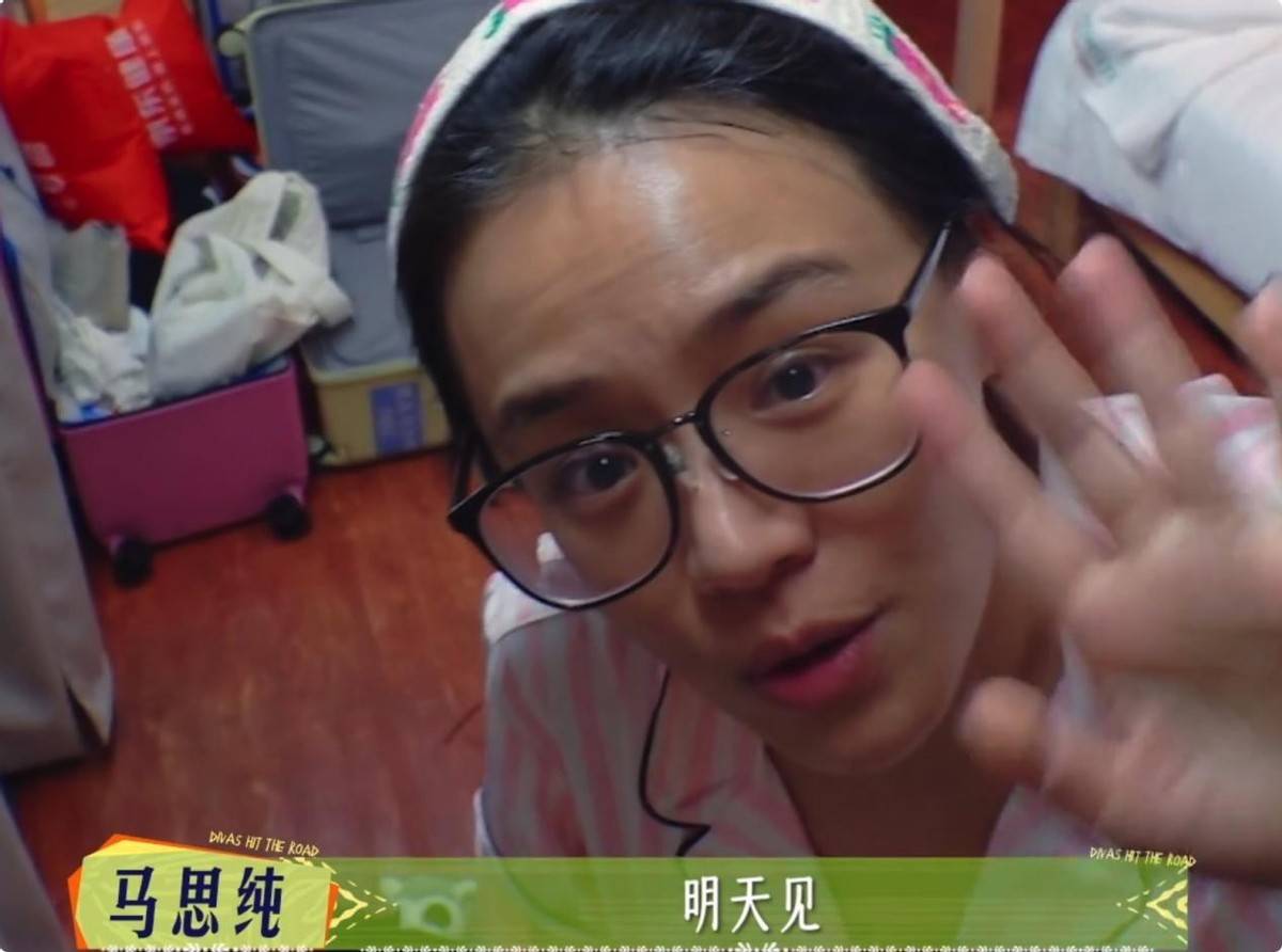 原创            花少7大合影，马思纯瘦身后气质大变，巴掌脸天鹅颈太出众