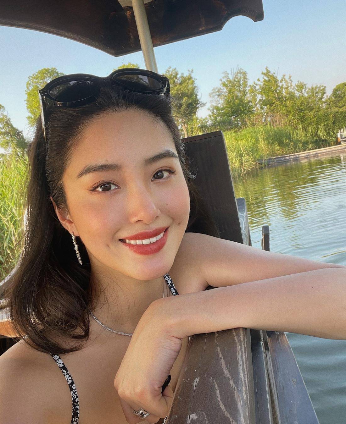 原创            杨采钰富商丈夫正面照曝光，身材高大帅气！豪花75万包船伴妻度假