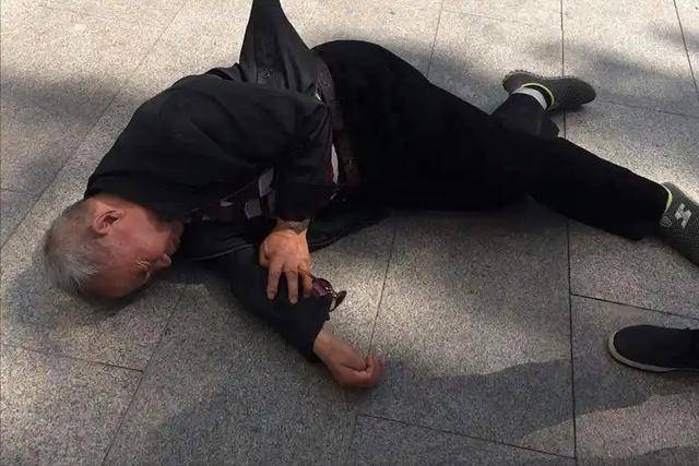 医生研究625例心梗猝死患者，发现规律：易猝死的人，有4个共同点