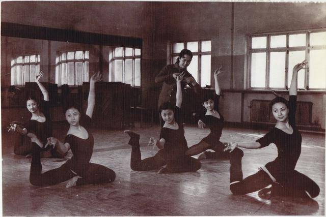 西北师范大学舞蹈学院发布《许琪敦煌舞创作研究文集》—— 致敬经典，开启艺术传承新篇章