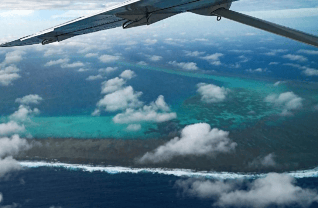 菲律宾不信邪，海上主力兵分三路突袭黄岩岛，中方通报仅有一句话