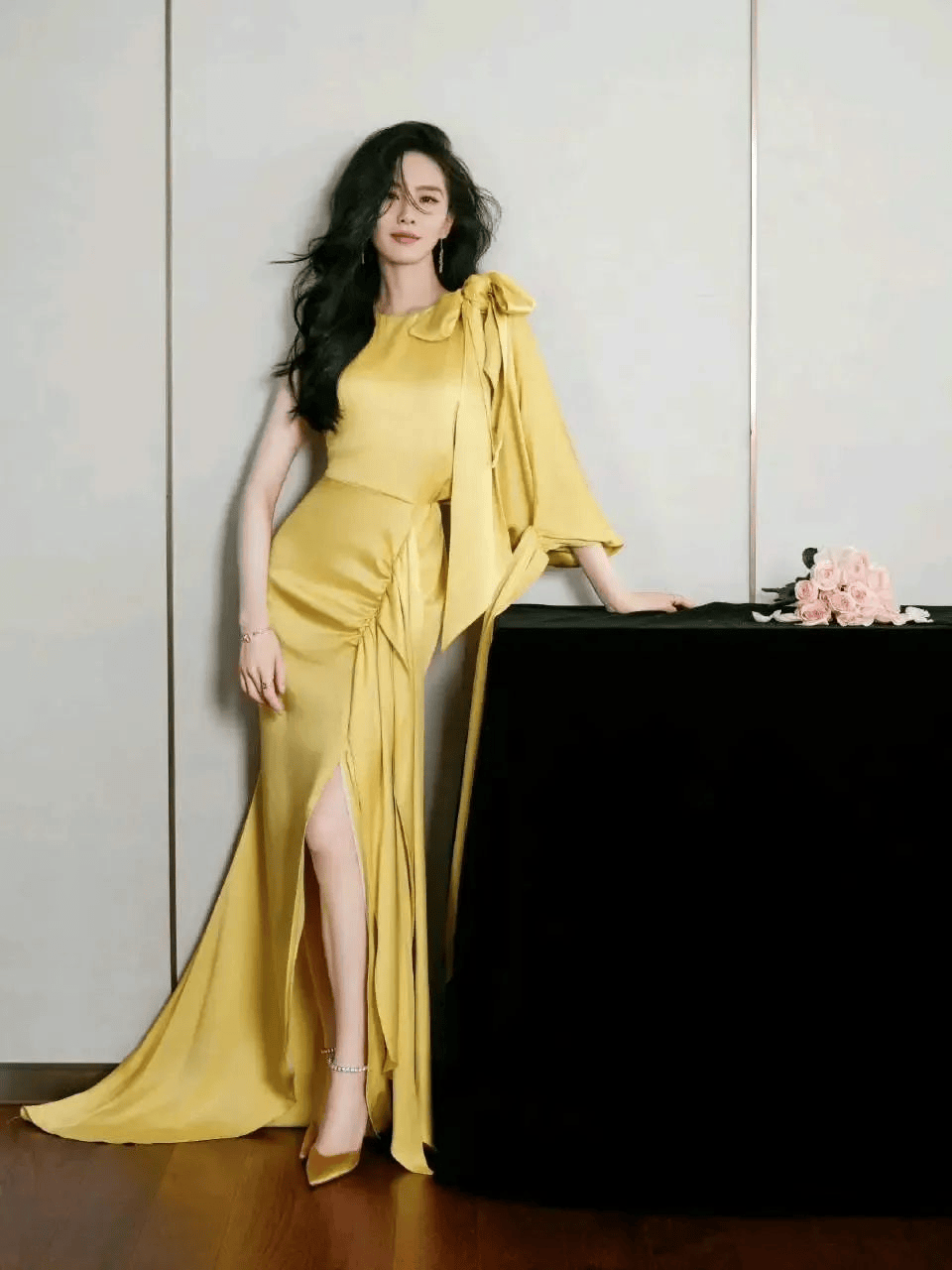 刘诗诗，气质美女，曲线玲珑，高清性感写真壁纸