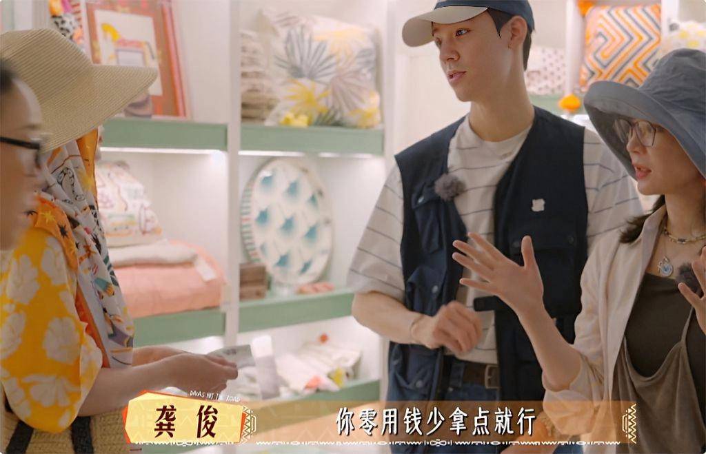 原创            《花少7》2100埃磅丝巾那英抢着付钱手发抖，是豪爽还是被迫演戏