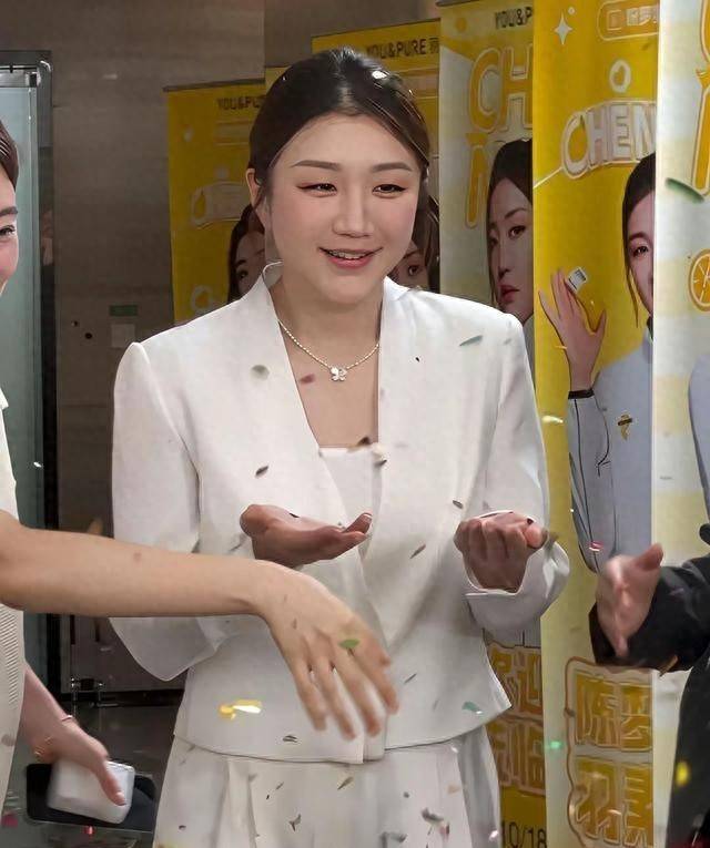 原创            陈梦直播，她终于走了这条路！