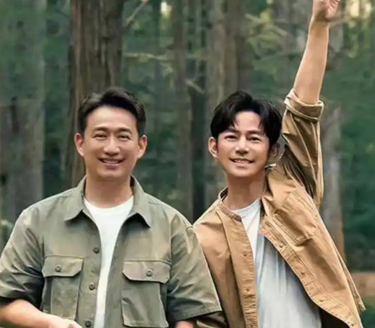 原创            岁月不饶人!继53岁黄磊呼吸暂停后,何炅也遭殃,孙红雷说的没错