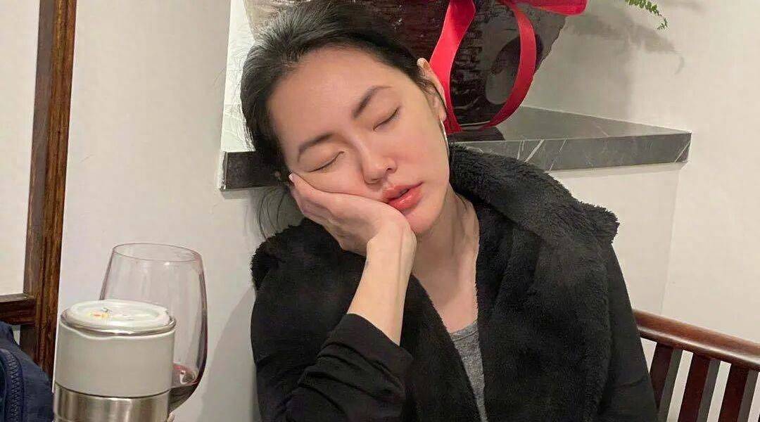 原创            从俗辣到勇敢,搭档蔡康永再同台,小S复出情怀之外是独当一面