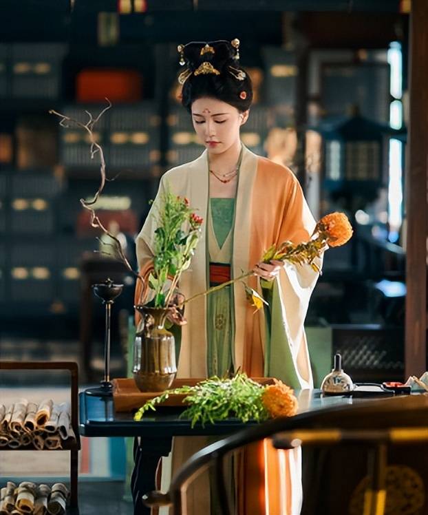 原创            白鹿休息后，又被曝生病，这是彻底顶流退位了？