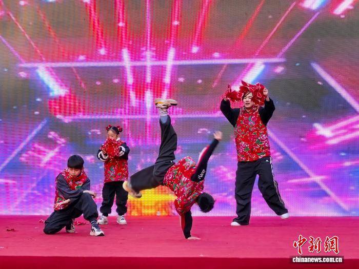 东北秧歌“破圈”起舞 跨地域共享民间艺术