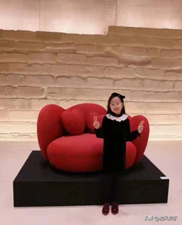 原创            曾被质疑重男轻女的朱丹，也没想到，8岁女儿竟成为夫妻俩的骄傲