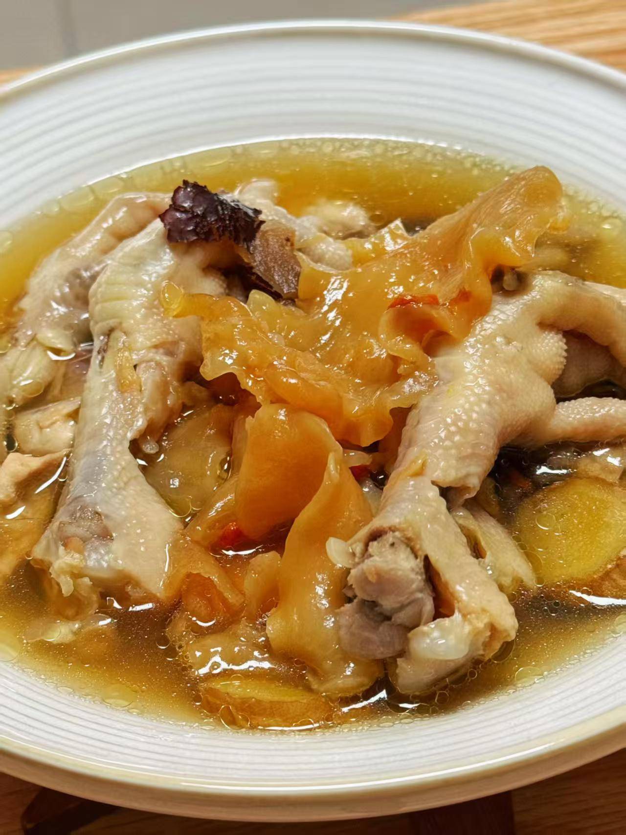 花胶鸡汤：偷师老妈的“美容神器”，一口下去粘嘴粘心