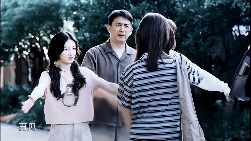 原创            《向往8》杨超越缝了个歪歪扭扭的布偶，却让社恐妹妹笑出了牙龈