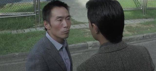 61岁香港知名男星近况曝光！手戴婚戒疑再婚，曾经历前妻婚内出轨