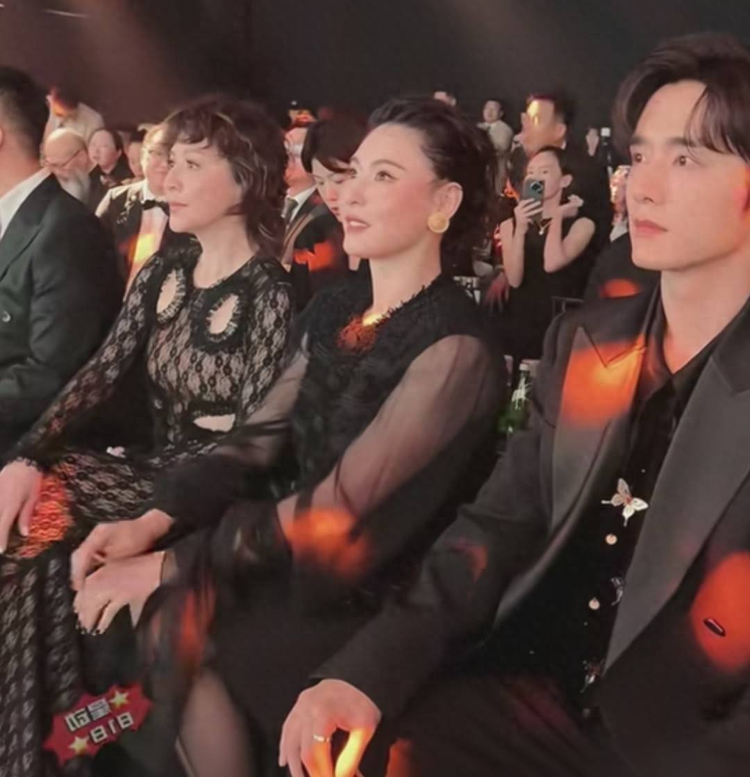 谁说张柏芝被孤立的？跟刘嘉玲有说有笑，宁静买东西也喊她一起