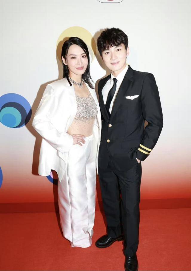 TVB上位小花来年不再做剧霸!自曝将进组开工,与张智霖拍亲热戏