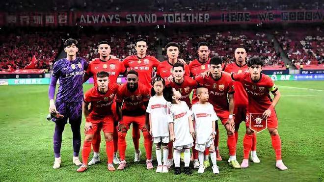 原创            上海海港侥幸登顶背后，藏着多少道不明的隐患，真让人捏把汗