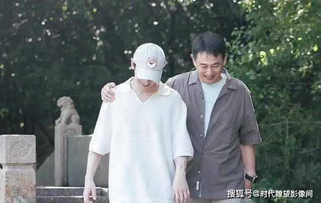 原创            杨超越救了《向往的生活》！踩缝纫机做娃娃衣爆火，黄磊何炅没想到：比话剧管用百倍