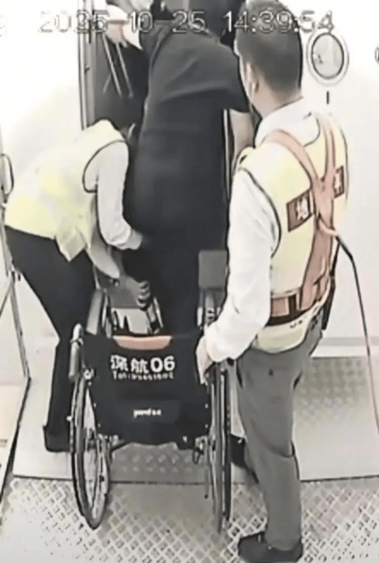 郑智化登机画面曝光,就“连滚带爬”用词道歉!称系一时气愤