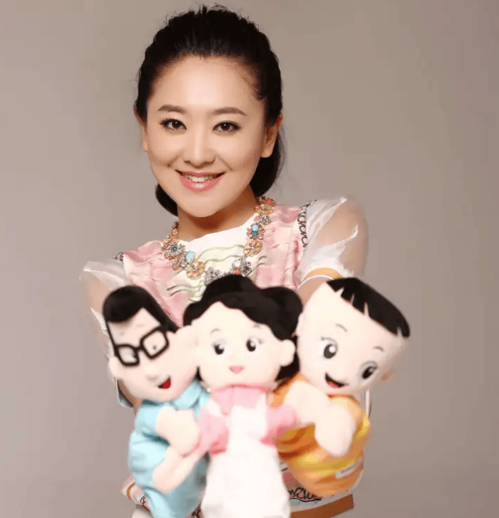 太突然！央视知名主持人，发文告别！