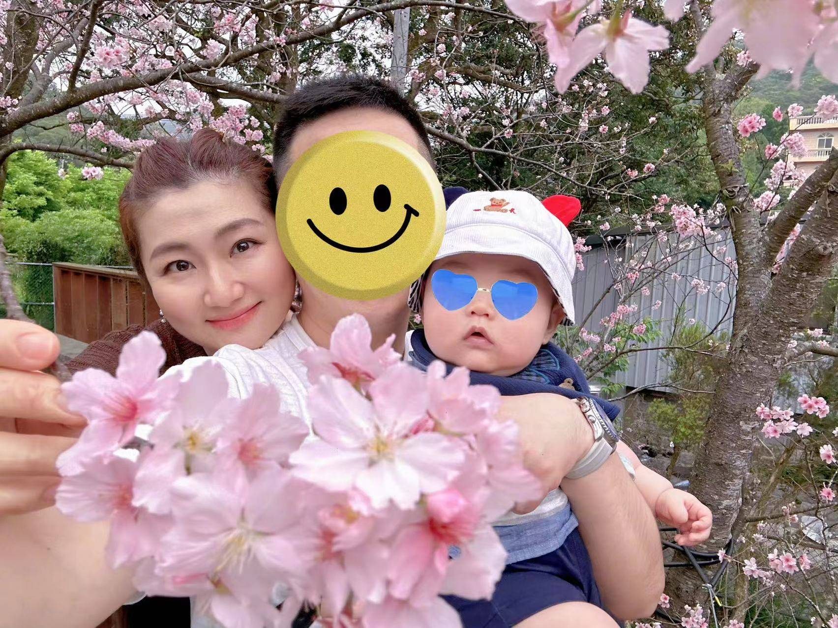 原创            任家萱43岁疑似怀二胎，穿宽衣服，腹部凸起