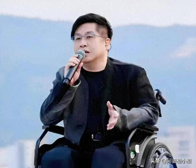 原创            郑智化道歉后续,陈震曝其待遇“超规格”,胡锡进的点评一针见血