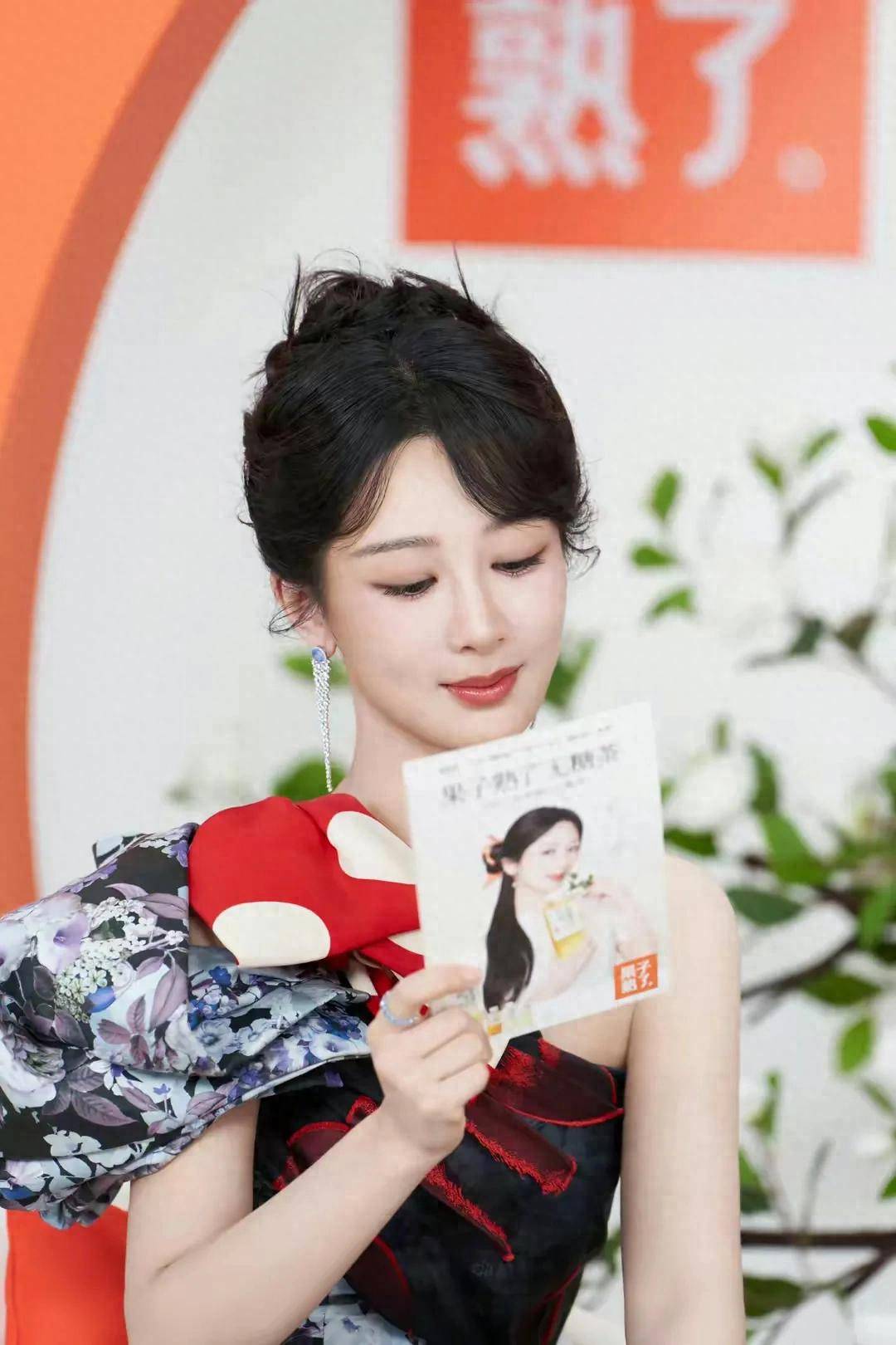 原创            杨紫答题烫嘴现场，何老师在线懵圈：你在跟我聊天吗？