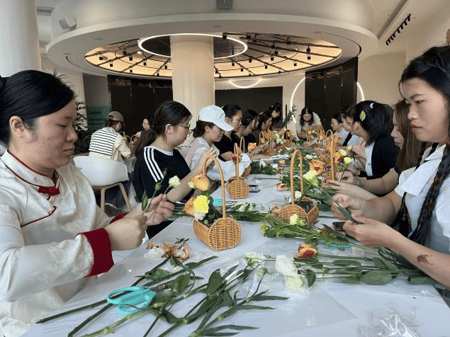 松山湖的打工人，本月被插花、陶艺、声乐“承包”了！