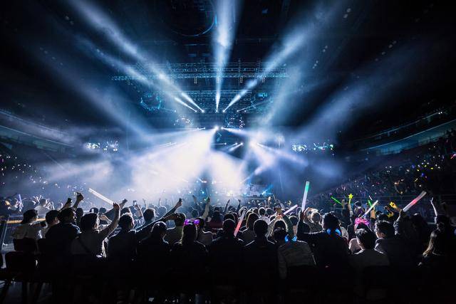 锐评｜玩转演唱会，功夫在“场外”