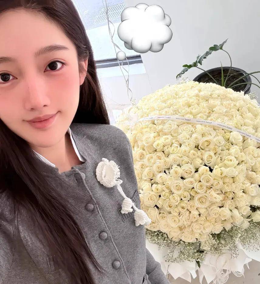 原创            都美竹新恋情曝光，男方朋友圈大秀恩爱，被扒快50岁有多辆豪车