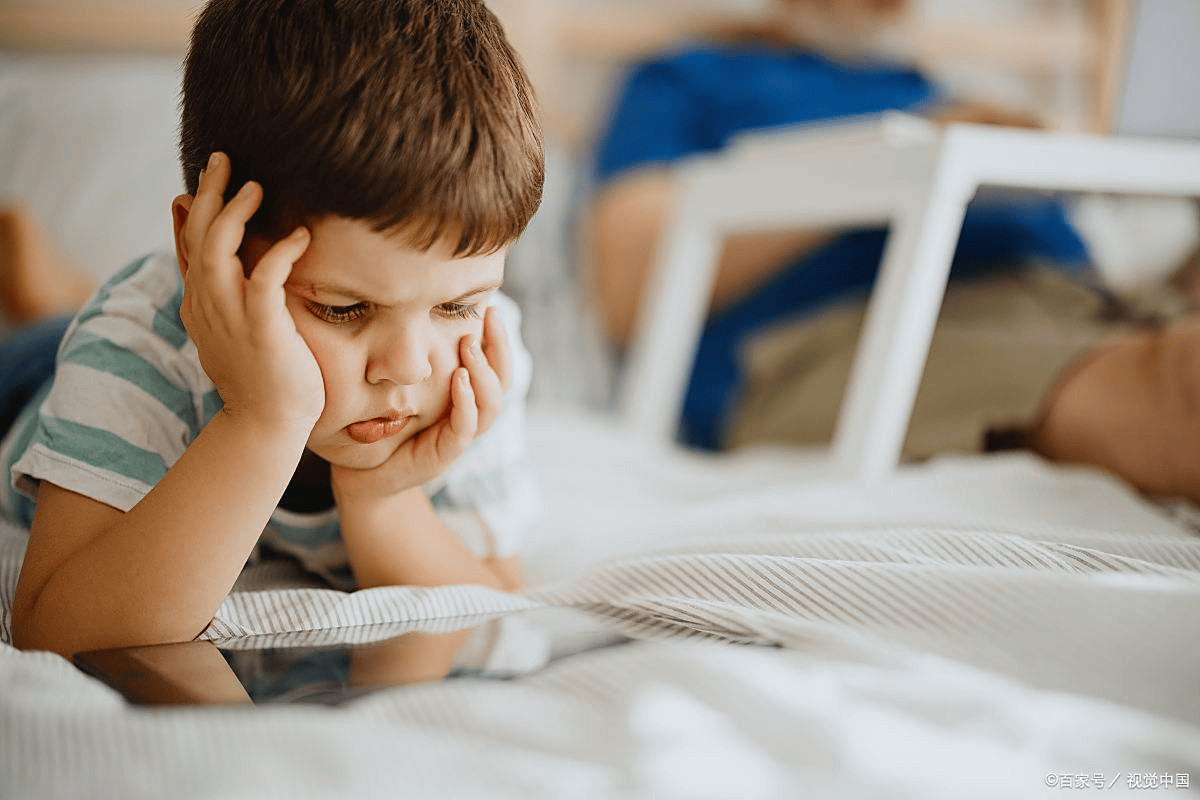 儿童自闭症倾向的早期信号：家长需警惕的三大行为特征