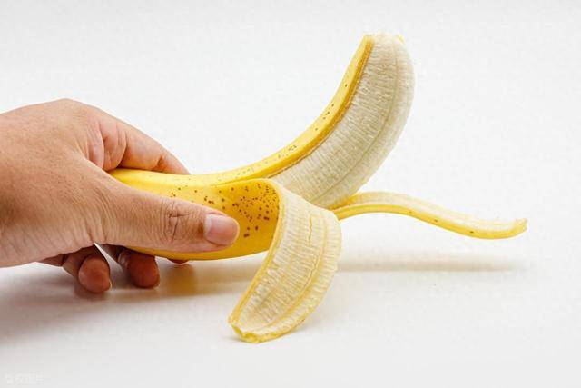 原创            55岁男子确诊肠癌，天天吃香蕉，七个月后去检查，医生：都干了啥