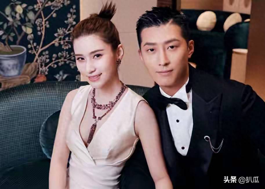 原创            何超莲晒中秋团圆照！表面上窦骁缺席，实际上穿了老公代言的衣服