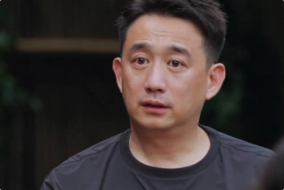 原创            这就是不婚不育的代价？51岁何炅就是个残酷例子，有钱也没用