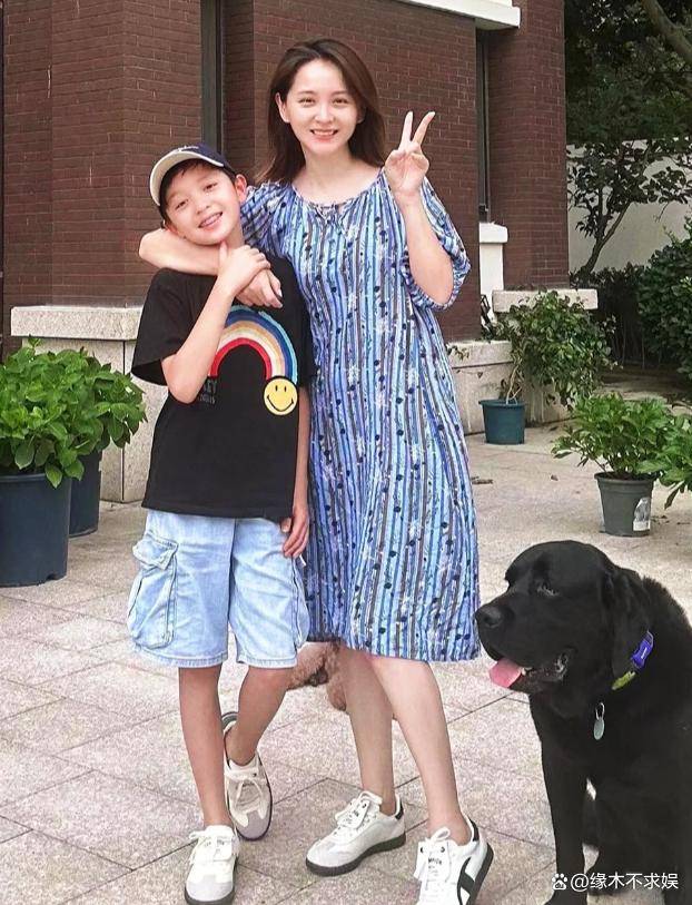 原创            反转！亲戚曝邓莎婚后AA制，为家庭牺牲太多，吐槽路行越有钱越抠！