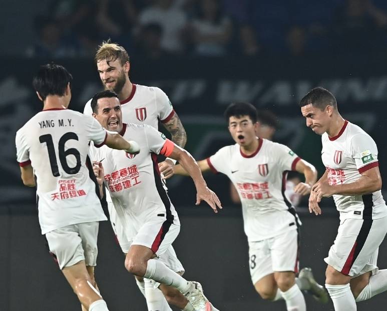 原创            成都蓉城遭绝平让出榜首！徐正源赛后发言淡定，还有自己的打算