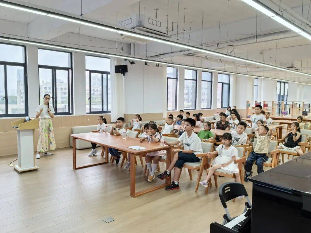 图书馆分工会、妇联开展动画古典音乐鉴赏活动