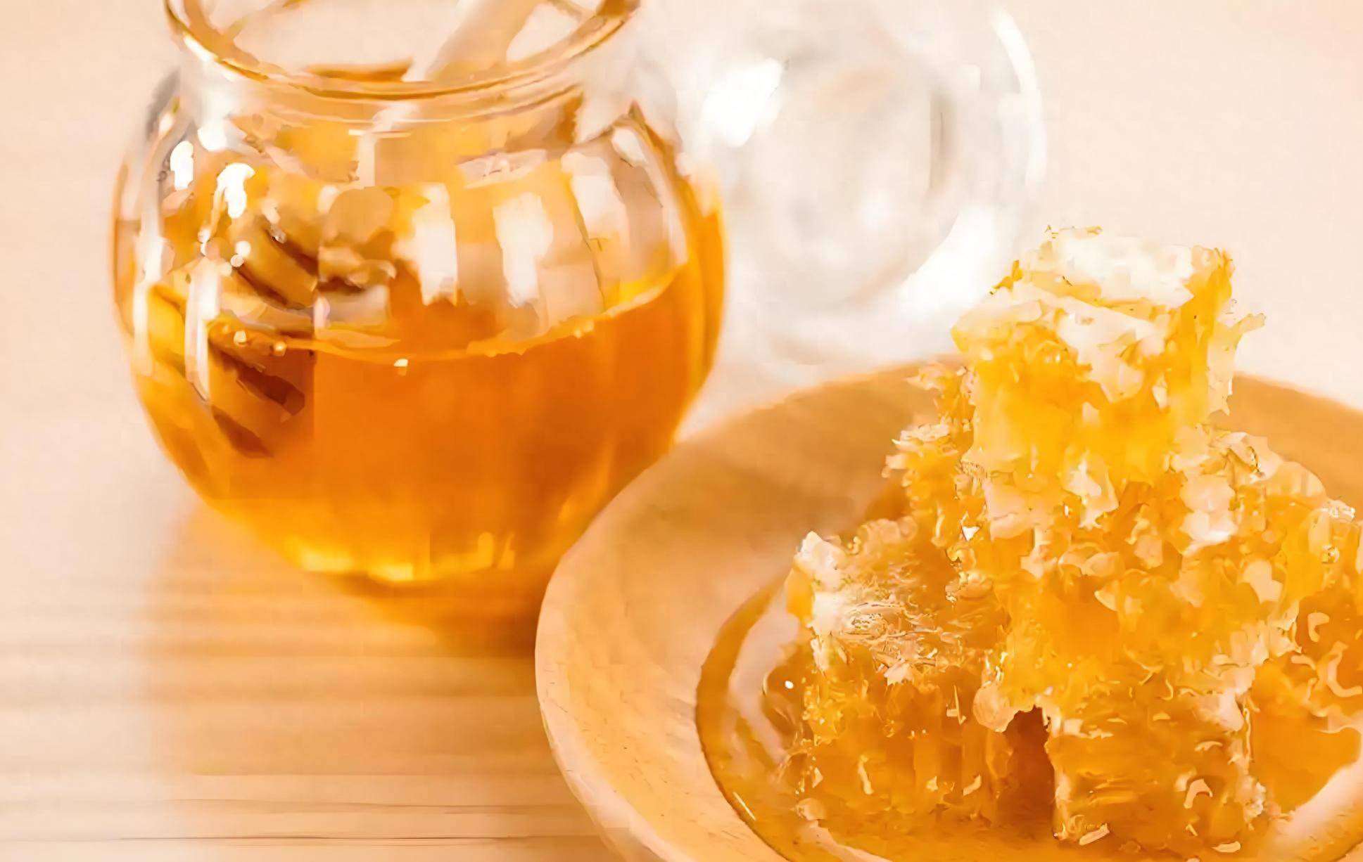 蜂蜜的8种养生喝法，解决日常小毛病