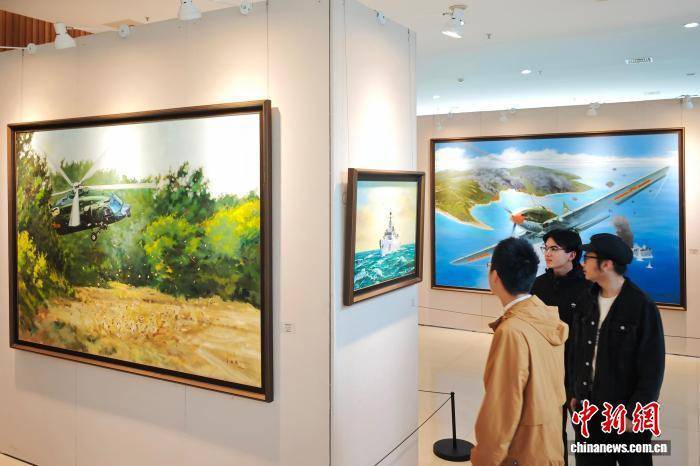 关注航空热爱航空 御风行——“三航”科技油画展亮相南京高校