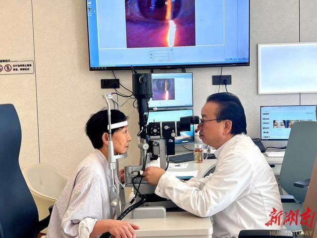 长沙县名医向前：从医30载，为5万眼疾患者点亮“光明之路”