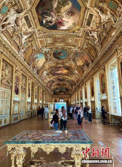 法国卢浮宫多件珠宝失窃