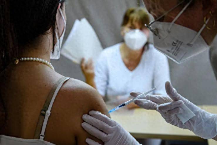 原创            27%癌症风险是瞎编？疫苗致癌谣言被戳穿，深圳阿姨拒打险丧命