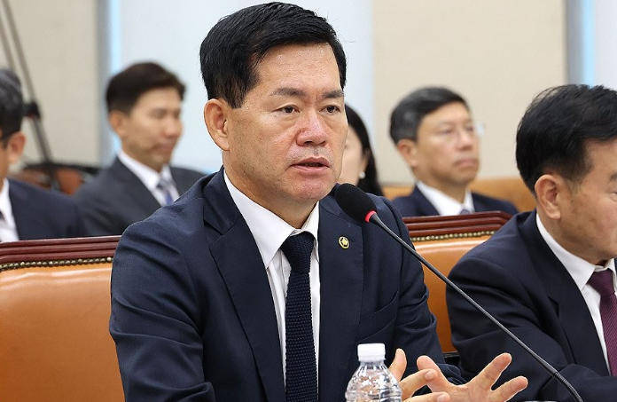 韩国官员：中方制裁，必然影响“让美国造船业再次伟大”