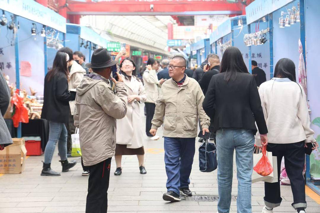 中国（济南）第十届文房四宝暨珠宝玉石博览会开幕