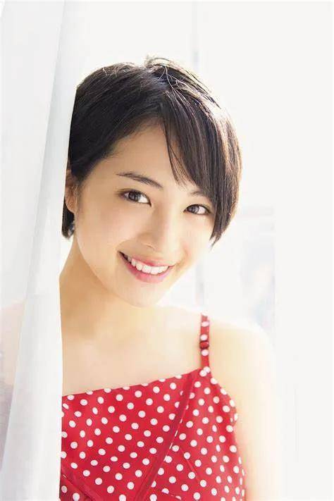 日本90后女星广濑铃绝美写真！魔鬼身材性感火辣