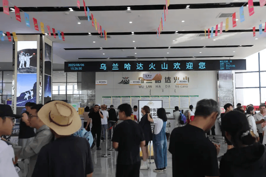 有人在乌兰察布一景区挖“玛瑙和黄金”，官方：无金矿，禁挖