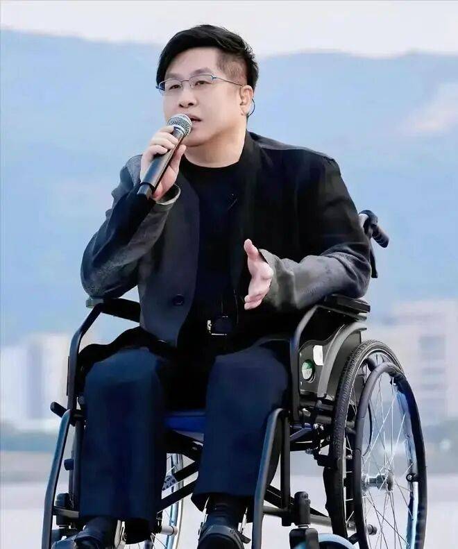 就算网暴郑智化，国内的残障设施也依然很差