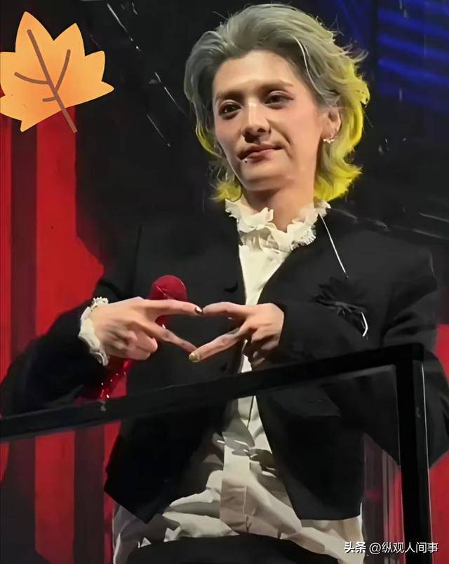 原创            鹿晗街边吃面被偶遇,穿着清凉瘦成皮包骨,被偷拍后动作明显变缓