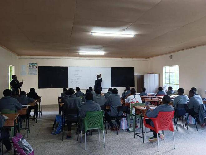 原创            对话世界顶级教练罗恩·曼：大众精英跑者如何突破跑力天花板？