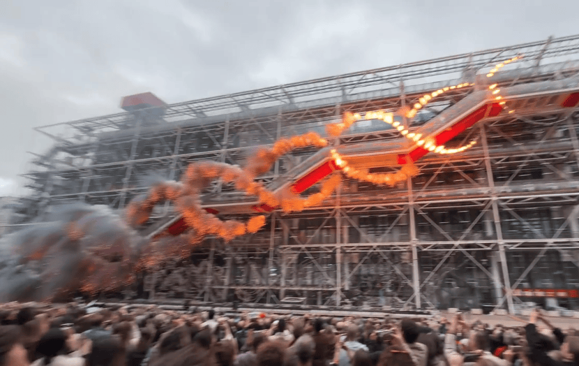 时隔12年，蔡国强巴黎再办烟花秀：这次，蓬皮杜艺术中心被烟雾笼罩