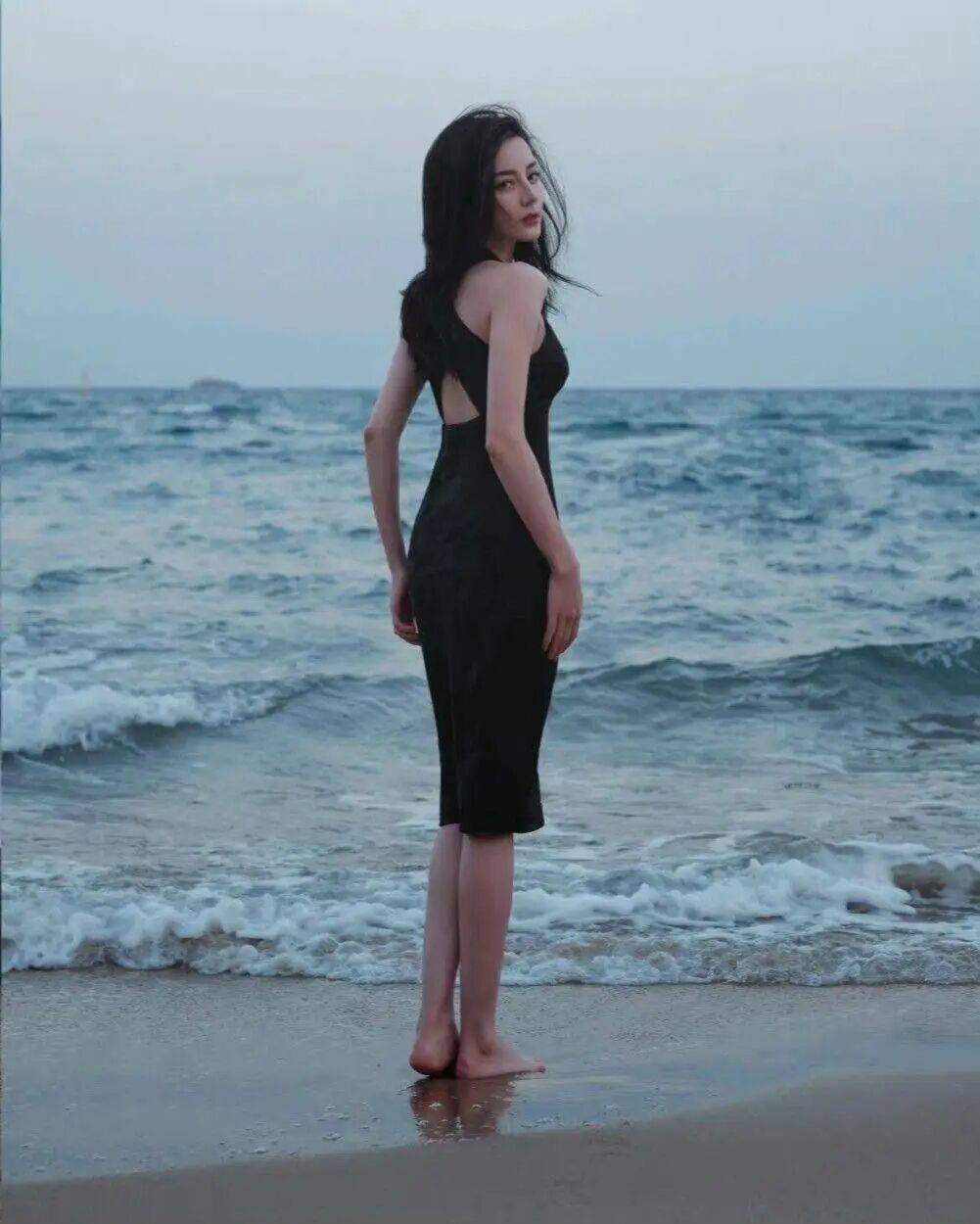 迪丽热巴这光脚丫写真，也太美了！