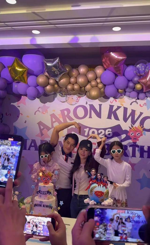 原创            方媛产后首露面！带俩女儿给郭富城庆生，身材恢复神速，首饰超贵